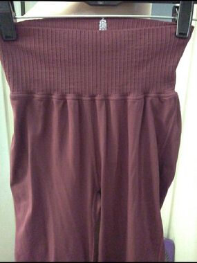 NWOT FREE PEOPLE High-Waist Maroon Yoga Pants (FLARED) SZ. XS/SM STRETCHY